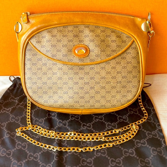 CURRENTLY RESERVED FOR KELLY Authentic GUCCI Pochette Vintage - Picture 1 of 15